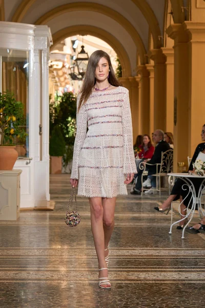 Look 39